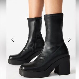 NWOT Steve Madden Klayton Platform Sock Boot in Black Size 9M